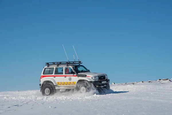 Modifikovaný 4x4 Toyota Land křižník z islandského pátrání a záchrany — Stock fotografie