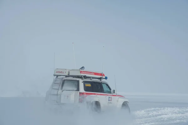 Modifikovaný 4x4 Nissan Patrol z islandského pátrání a záchrany — Stock fotografie