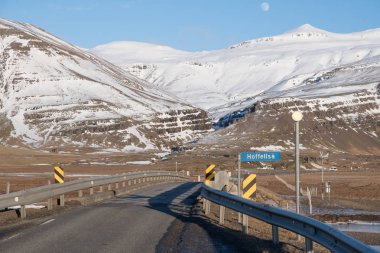 İzlanda'da tek şeritli köprü