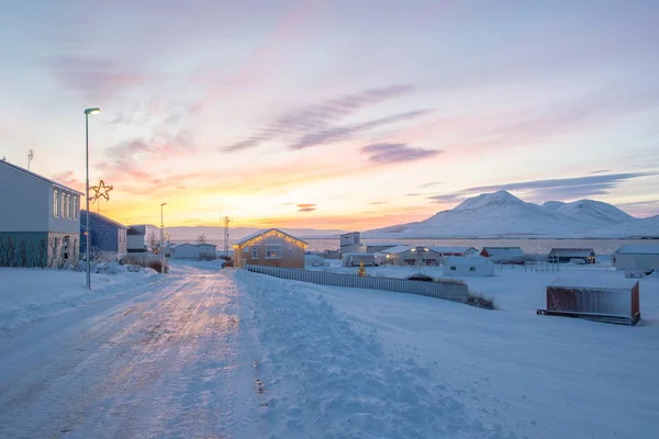 Sun sett från ön HRISEY på Island — Stockfoto