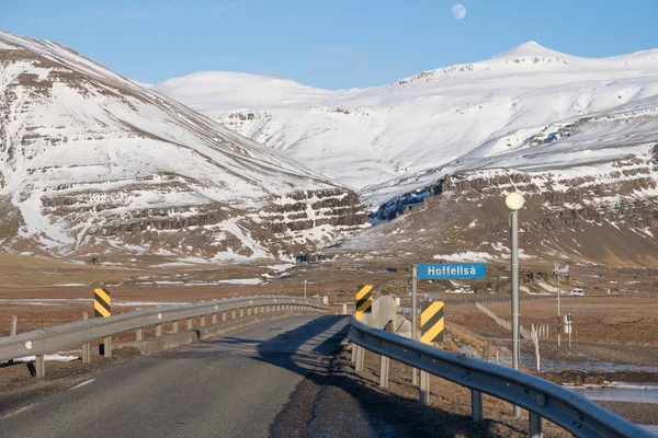 İzlanda'da tek şeritli köprü