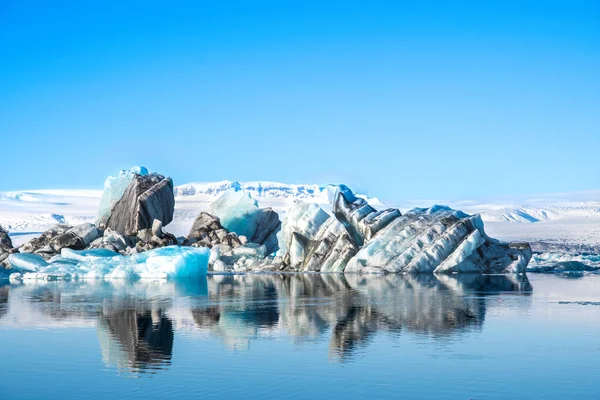 Jéghegyek Jokulsarlon gleccserlagúnában, Dél-Izlandon — Stock Fotó