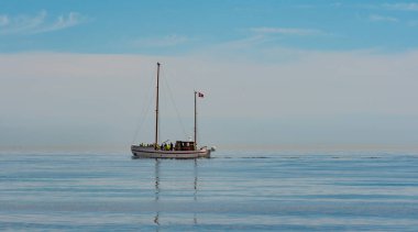 Danimarka denizinde turistlerle yelken Tur tekne Discovery