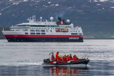 Tur gemisi Fram Norveç kargo şirketi Hurtigruten dan Eyjafjordur Izlanda
