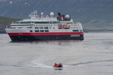 Tur gemisi Fram Norveç kargo şirketi Hurtigruten dan Eyjafjordur Izlanda