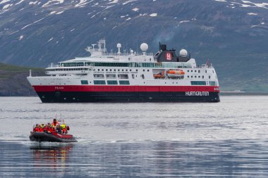 Tur gemisi Fram Norveç kargo şirketi Hurtigruten dan Eyjafjordur Izlanda