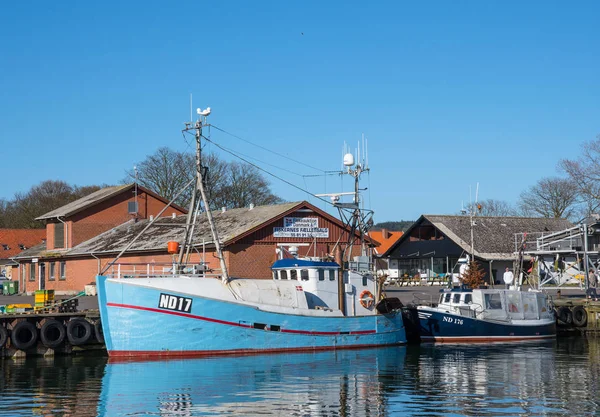 Barco de pesca en el puerto de Klintholm en Dinamarca —  Fotos de Stock