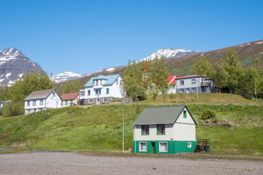 Doğu İzlanda'daki Faskrudsfjordur Kasabası