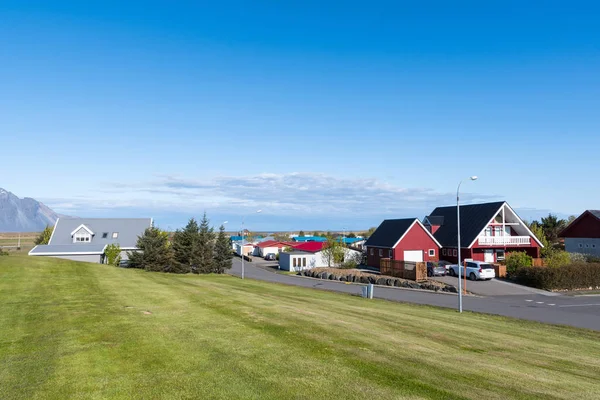 Staden Hornafjordur på Island en solig dag — Stockfoto