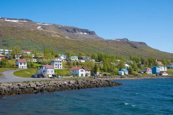Doğu İzlanda'daki Faskrudsfjordur Kasabası — Stok fotoğraf