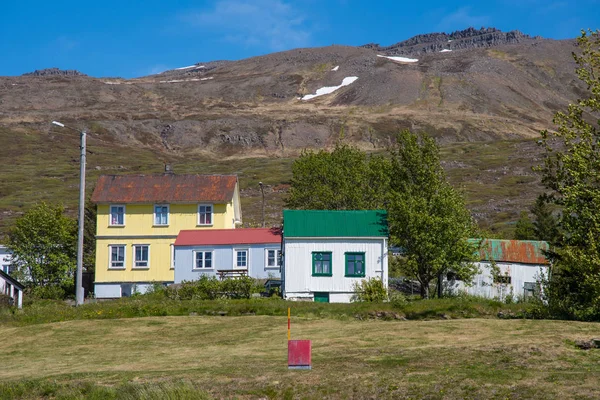 Doğu İzlanda'daki Faskrudsfjordur Kasabası — Stok fotoğraf