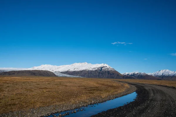 Droga prowadząca w kierunku lodowca flaajokull w Islandii — Zdjęcie stockowe