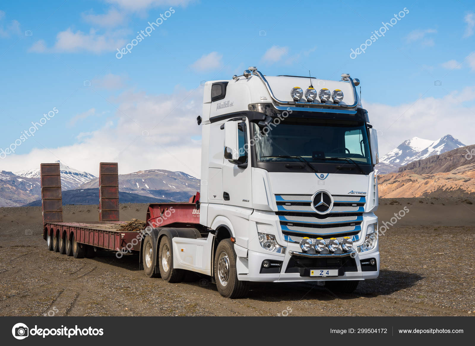 Mercedes Benz Actros Lorry With A Machinery Trailer In The Icelandic Countryside Stock Editorial Photo C Gesturleo