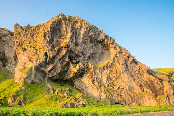 Hjorleifshofdi, en historisk udde på södra Island — Stockfoto