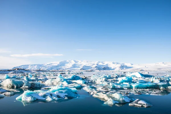 Iceberg nella laguna del ghiacciaio di Jokulsarlon nel sud dell'Islanda — Foto Stock