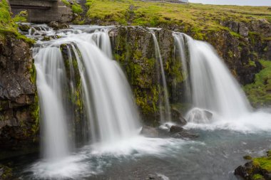 Kirkjulsfoss Şelalesi Batı İzlanda 'daki Snaefellsnes yarımadasında.