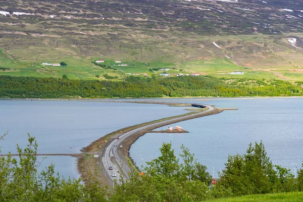 Δρόμος Μέσω Eyjafjordur Fjord Στο Akureyri Της Βόρειας Ισλανδίας — Φωτογραφία Αρχείου