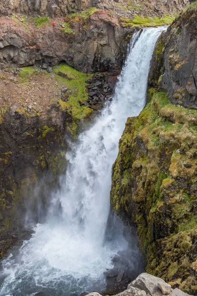Καταρράκτης Gljufurarfoss Στον Ποταμό Gljufura Στο Vopnafjordur Της Βόρειας Ισλανδίας — Φωτογραφία Αρχείου