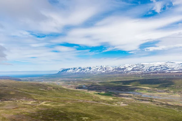 Burstafell山の頂上からアイスランドのVopnafjordurフィヨルドを見下ろす — ストック写真