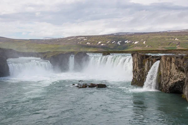 夏天的一天 冰岛的戈达福斯瀑布 — 图库照片