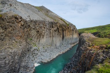 İzlanda 'daki Jokuldalur Vadisi' ndeki Muhteşem Studlagil Kanyonu.