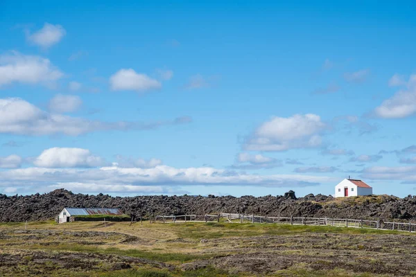 Peturskirkja Casa Campo Ovelhas Dobras Nas Terras Altas Islandesas Dia — Fotografia de Stock