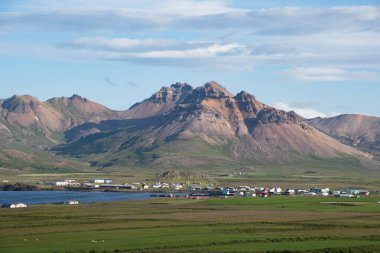 Doğu İzlanda, Borgarfjordur Eystri fiyordunda Bakkagerdi Köyü