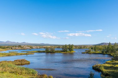 İzlanda kırsalındaki Thingvellir Ulusal Parkı 'ndaki Thingvallavatn Gölü' ne bakın