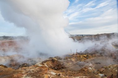 İzlanda 'da Reykjanes' e sıcak su kaynağı
