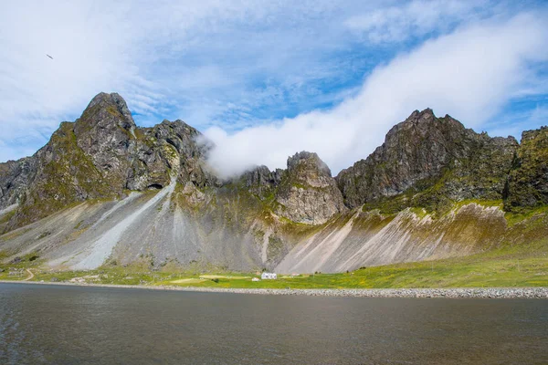 Mountain Eystrahorn Kelet Izlandon Egy Napos Nyári Napon — Stock Fotó