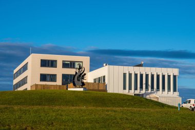 Hofn İzlanda - 10 Temmuz. 2020: Kasabanın ana oteli