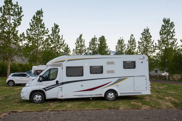 Рейдардур Исландия Июня 2020 Motorhome Припаркован Территории Кемпинга — стоковое фото