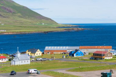 Doğu İzlanda, Borgarfjordur Eystri fiyordunda Bakkegerdi kasabası