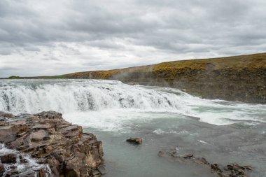 Güney İzlanda 'daki Şelale Gulfoss' un güzel manzarası.