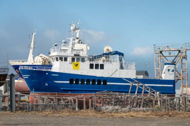 Akureyri İzlanda - 27 Nisan. 2025: Tersanede feribot