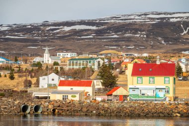Hvammstangi İzlanda - 23 Mart 2025: Kasaba manzarası