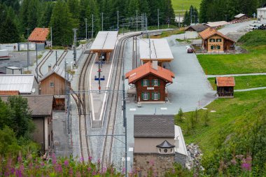 Preda İsviçre - 3 Ağustos. 2025: Albula geçidinde Preda tren istasyonu