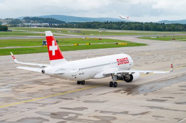 Zürih İsviçre - 2 Ağustos. 2025: İsviçre Airbus A320 NEO Havaalanı