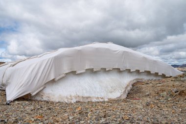 İsviçre 'deki Diavolezza kayak merkezinde karla kaplıydı.