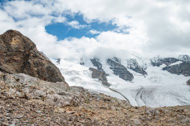 İsviçre 'deki Pers Buzulu manzarası