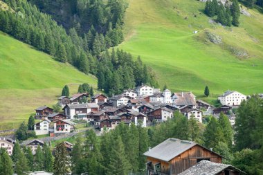 İsviçre 'deki Splugen kasabasına bakın