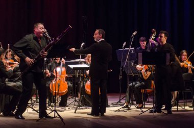 Dnipro, Ukrayna - 18 Haziran 2018: Dört mevsim Oda Orkestrası - Ana iletken Dmitry Logvin gerçekleştirmek Devlet Dram Tiyatrosu'nda