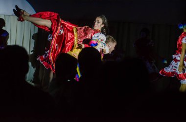 Dnipro, Ukrayna - 22 Haziran 2018: Grand göstermek şarkı Bis perfomed yaratıcı gençlik şarkı tiyatro üyeleri tarafından.