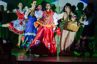 Dnipro, Ukrayna - 22 Haziran 2018: Grand göstermek şarkı Bis perfomed yaratıcı gençlik şarkı tiyatro üyeleri tarafından.