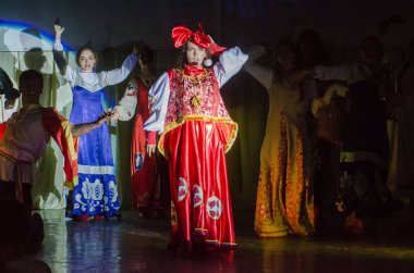 Dnipro, Ukrayna - 22 Haziran 2018: Grand göstermek şarkı Bis perfomed yaratıcı gençlik şarkı tiyatro üyeleri tarafından.