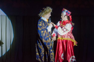 Dnipro, Ukrayna - 22 Haziran 2018: Grand göstermek şarkı Bis perfomed yaratıcı gençlik şarkı tiyatro üyeleri tarafından.