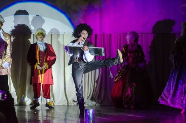 Dnipro, Ukrayna - 22 Haziran 2018: Grand göstermek şarkı Bis perfomed yaratıcı gençlik şarkı tiyatro üyeleri tarafından.