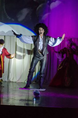 Dnipro, Ukrayna - 22 Haziran 2018: Grand göstermek şarkı Bis perfomed yaratıcı gençlik şarkı tiyatro üyeleri tarafından.