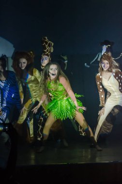 Dnipro, Ukrayna - 22 Haziran 2018: Grand göstermek şarkı Bis perfomed yaratıcı gençlik şarkı tiyatro üyeleri tarafından.