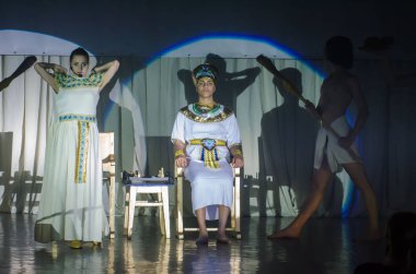 Dnipro, Ukrayna - 22 Haziran 2018: Grand göstermek şarkı Bis perfomed yaratıcı gençlik şarkı tiyatro üyeleri tarafından.